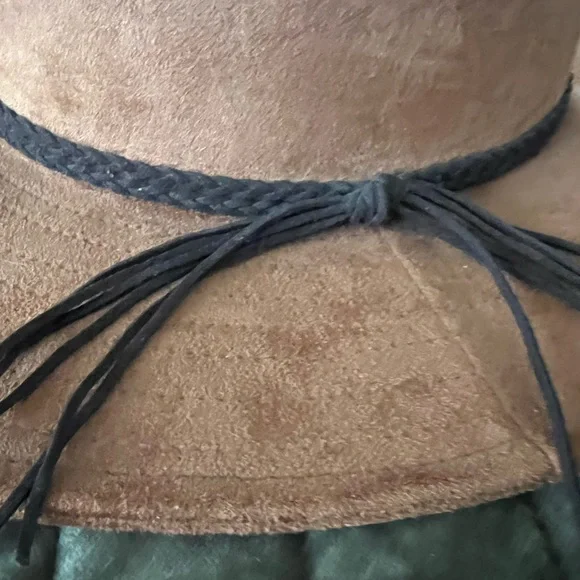 Women’s Hat - Picture 3 of 5